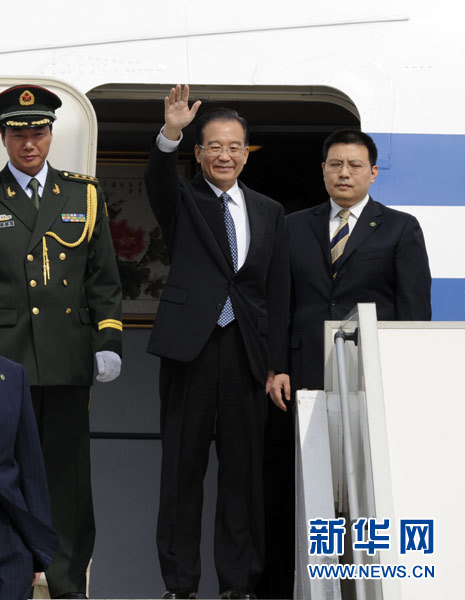 10月2日,中国国务院总理温家宝乘专机抵达雅典,开始对希腊进行正式访问
