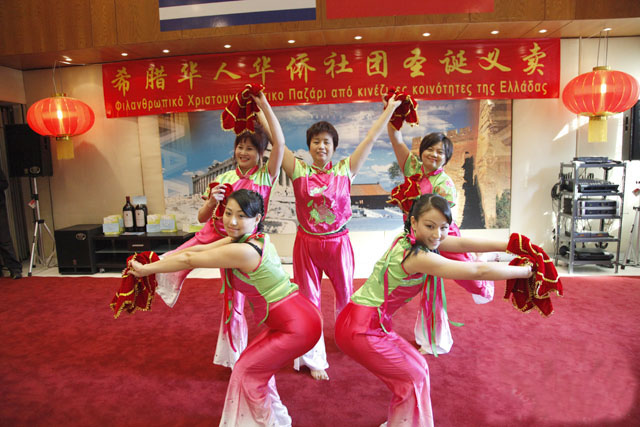 活动现场精彩的文艺表演